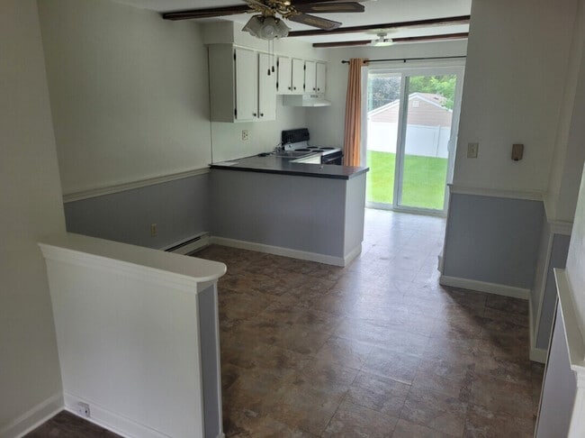 Building Photo - 18 Sunset Ln Unit 2B