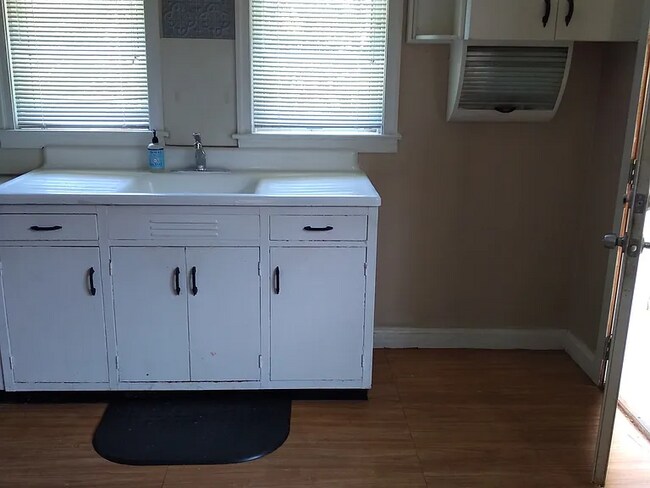 Photo - Welcome to this quaint house for rent