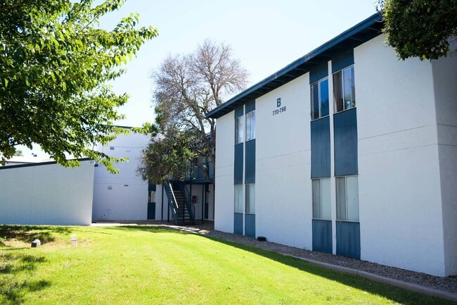 Photo - Sierra Antigua Apartments