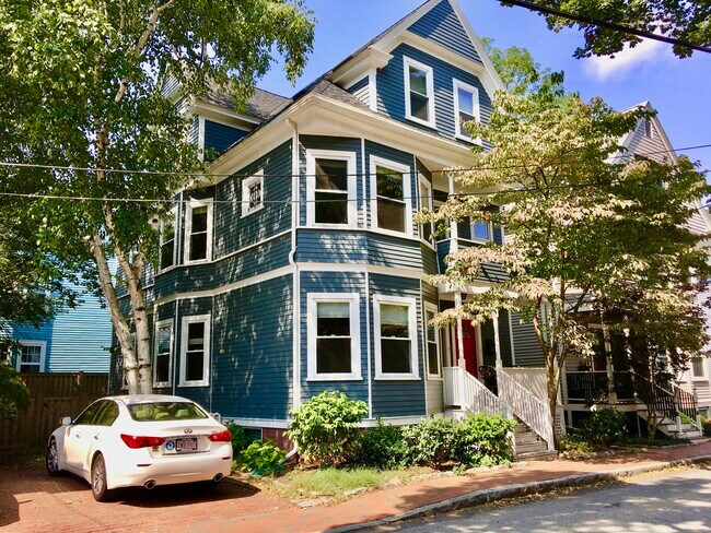 Building Photo - 11 Traymore St Unit 11 Rental