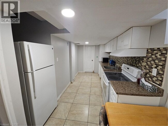 Photo - 300 Countrystone Crescent