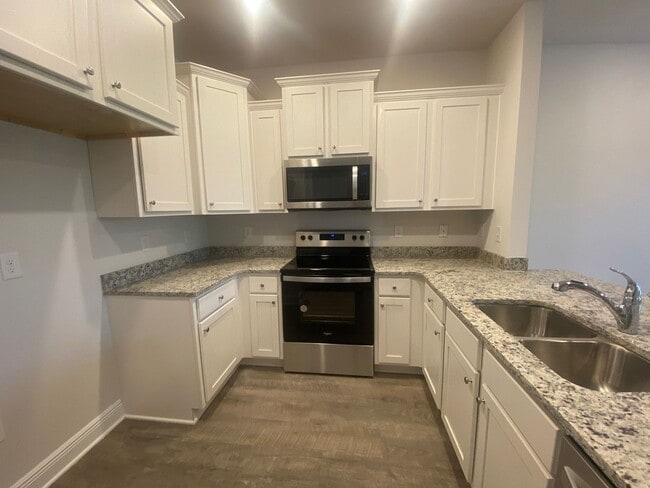 Photo - Modern, Spacious & Efficient Townhome in Lynn Haven! *1/2 OFF Security Deposit for Active-Duty Mi...