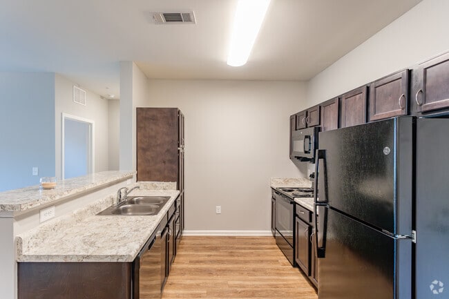 2BR, 2BA - 926SF - Kitchen