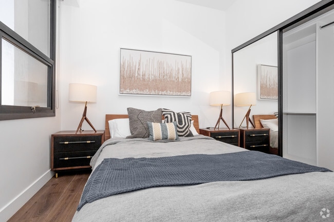 2BR, 1BA - 679 SF - The Thompson