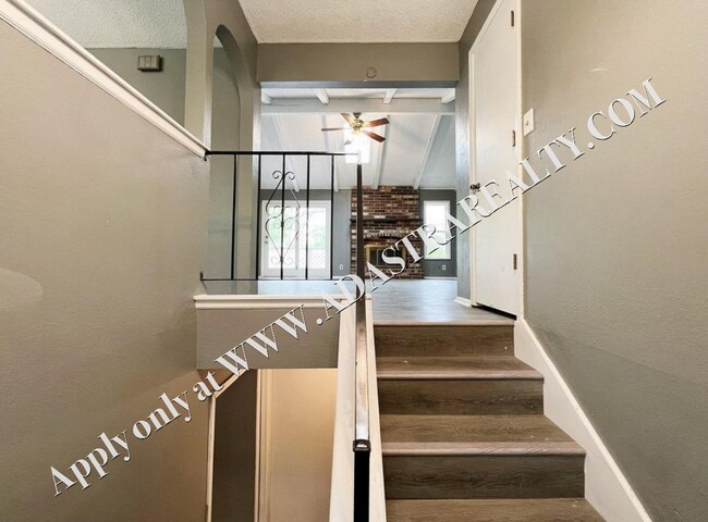 Photo - Cozy 4 Bedroom 3 Bath in Olathe-Available ...