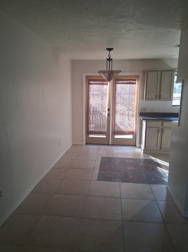 Photo - 322 Canal Rd