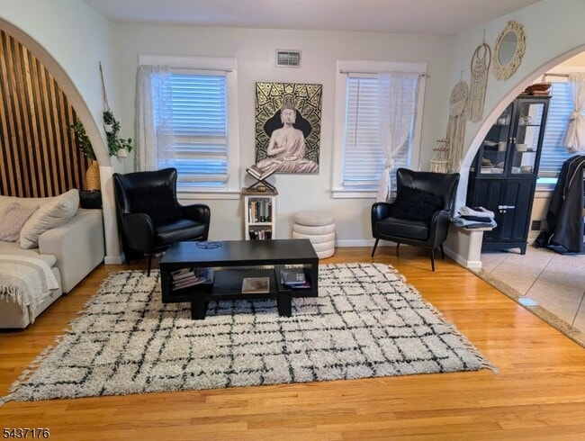 Photo - 2518 Hawthorne Ave