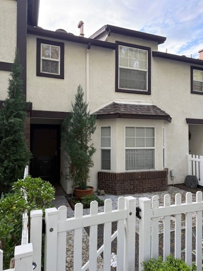 Photo - 3 Bedroom, 2.5 Bath Townhouse in Ladera Heights