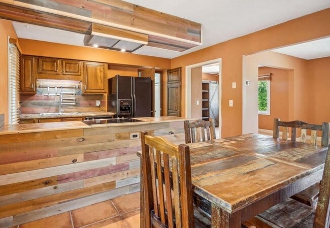 Photo - 156 Tamarack Ct