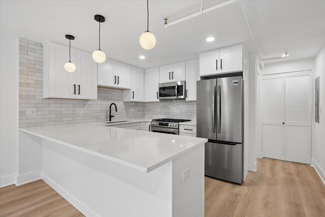 Building Photo - 2622 N California Ave Unit 8
