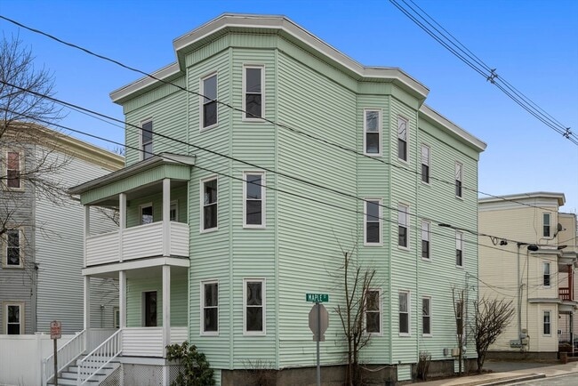 Building Photo - 99 Beech St Unit 3