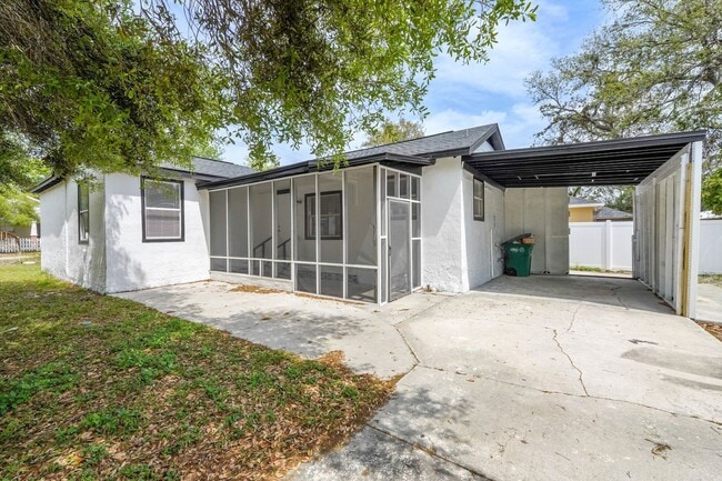 Photo - 2-Bedroom, 1.5-Bathroom Home in Tampa – Pe...
