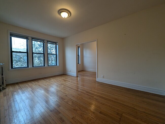 Photo - 2704 N Sawyer Ave Unit 315