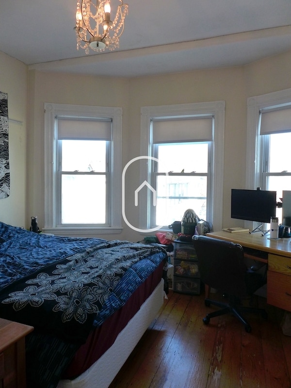 Building Photo - 71 Hillside St