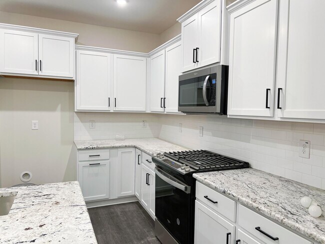 Photo - 1106 Crater Lake Way