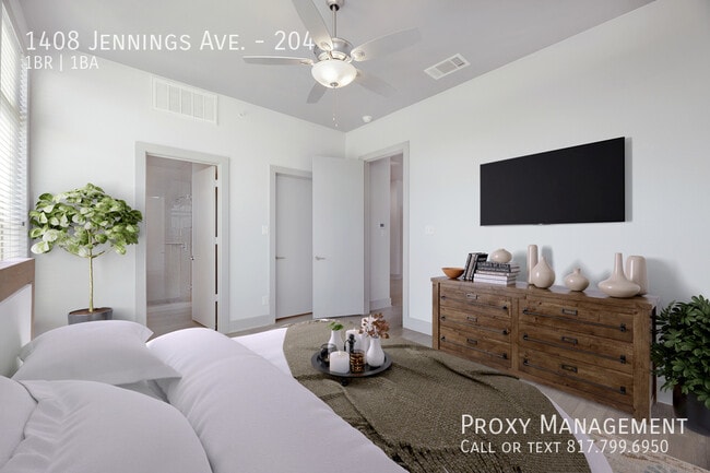 Photo - 1408 S Jennings Ave Apartment Unit 204