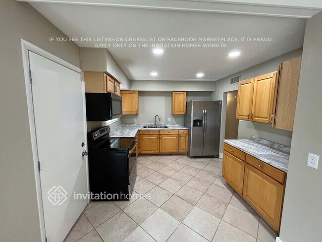 Photo - 7005 N 76th Dr