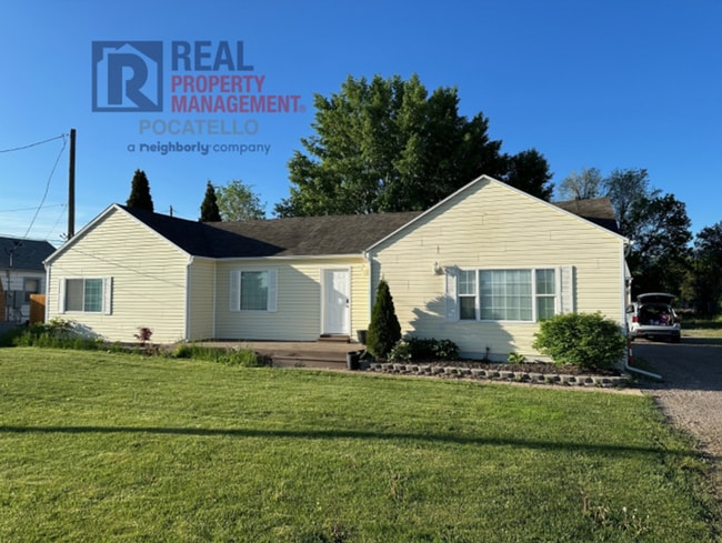 Building Photo - 3 bed 2 bath - House - Pet Friendly