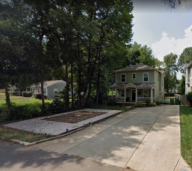 Building Photo - 1011 Everett Pl