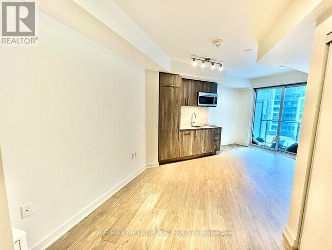 Photo - 27 Bathurst St Unit 501W