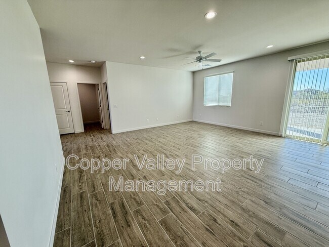 Photo - 20284 W Hazelwood St