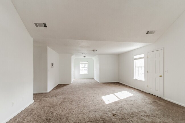 Photo - 4603 Derby Loop