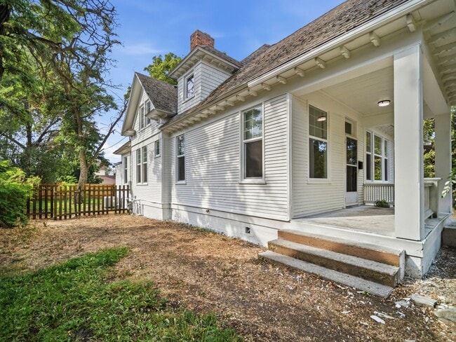 Photo - 728 E Indiana Ave