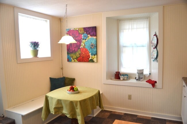 Sunny dining corner with a storage seat and deep window well that could serve as a coffee bar - 222 W Case St Unit apt #1