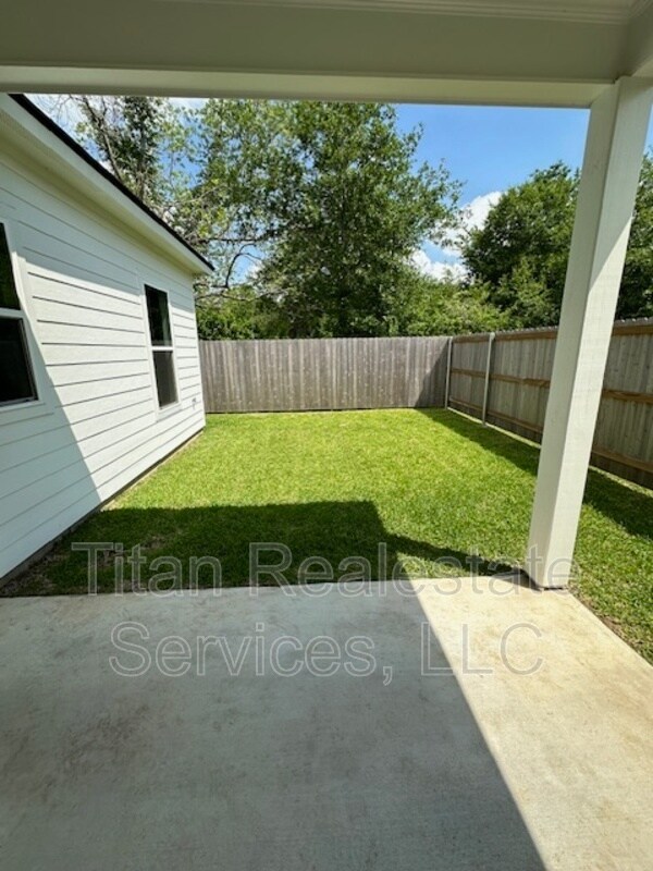 Photo - 124 Jagged Grove Ln