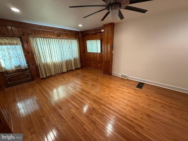 Photo - 1535 Willow St