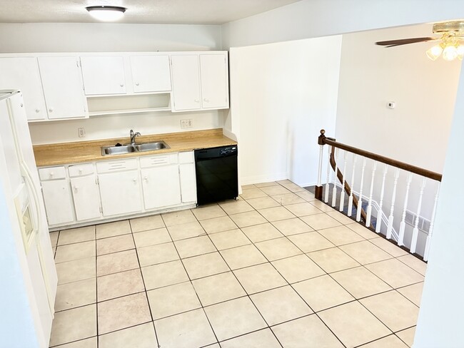 Photo - 631 N 120 E