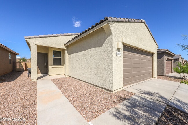 4882 E Greenway Wash Dr