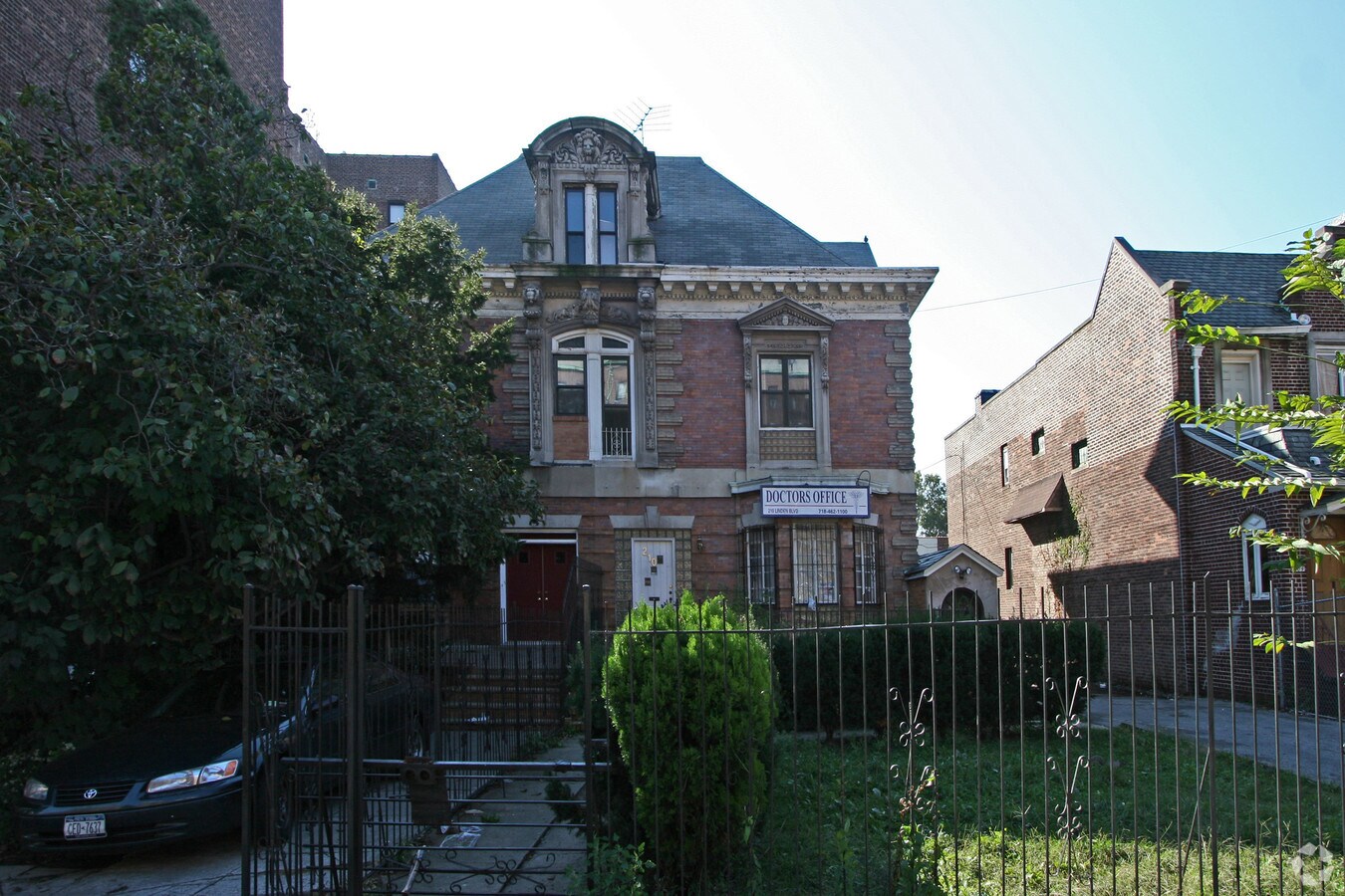 Primary Photo - 210 Linden Blvd