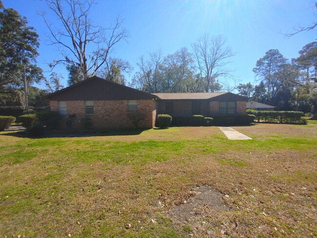 Building Photo - Beautiful 4Bd/2BA Right off Miccosukee Rd.