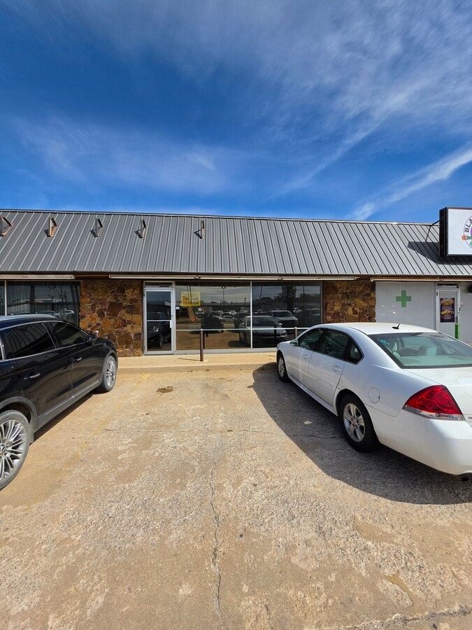 Photo - 4735 S Memorial Dr