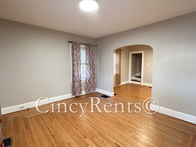 Photo - 3559 Rawson Pl