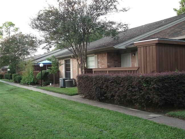 Building Photo - 8801 Hammerly Blvd Unit 1606