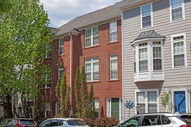 Building Photo - Spacious Cherry Hill Townhome
