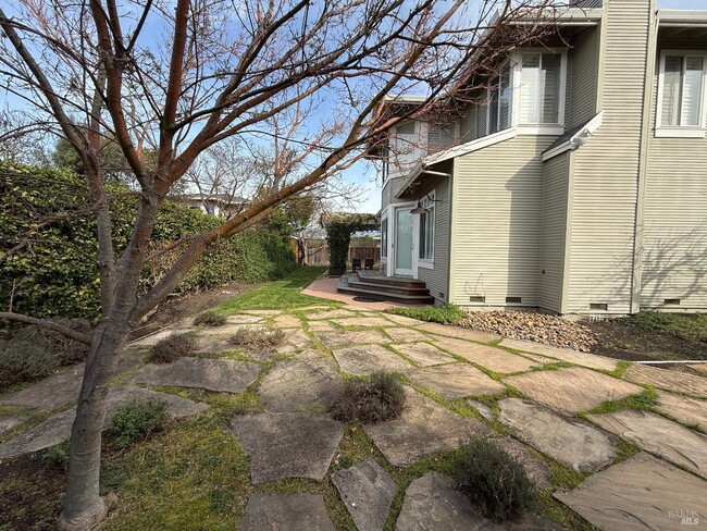 Building Photo - 1876 Heritage Way