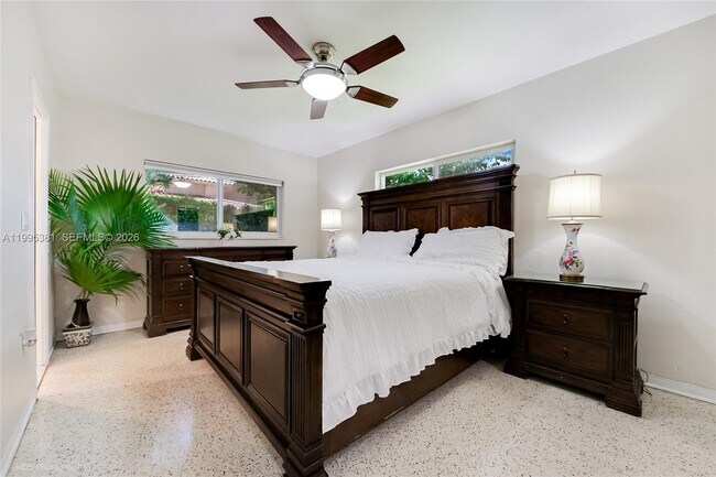 Photo - 6000 Leonardo St