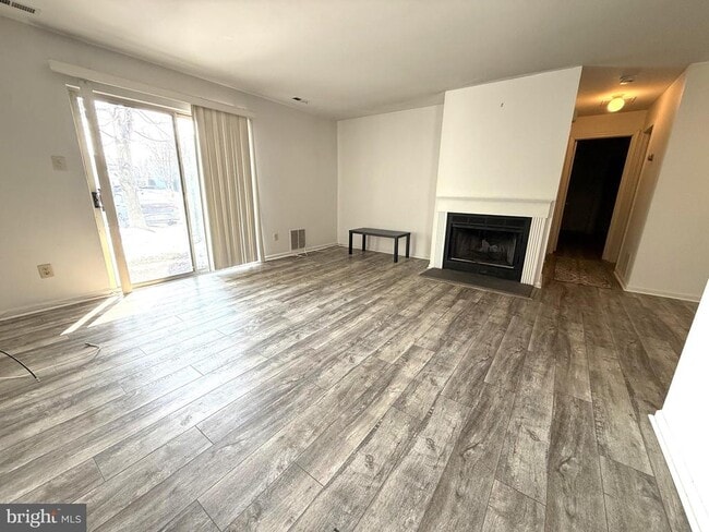 Photo - 607 Covington Ct