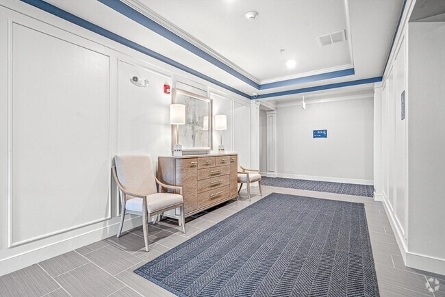 Building Photo - 2 Stratton Dr Unit 2 Rental