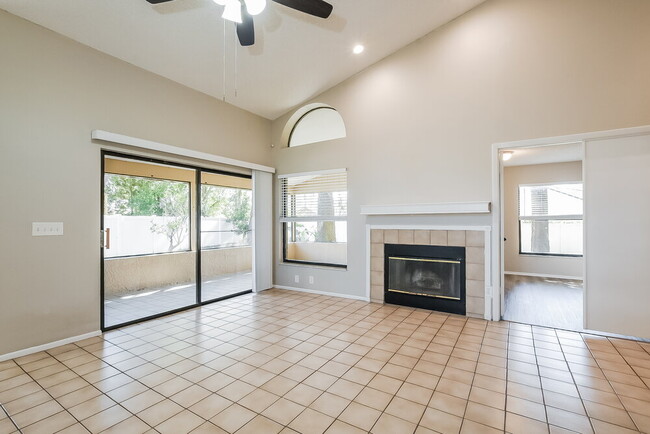 Photo - 1086 Manigan Ave