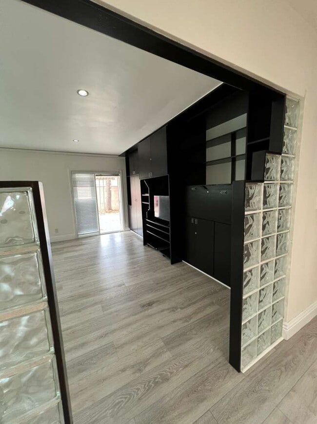 Photo - 9541 Debra Ave