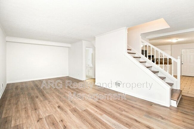 Photo - 2142 Fairway Ct SE
