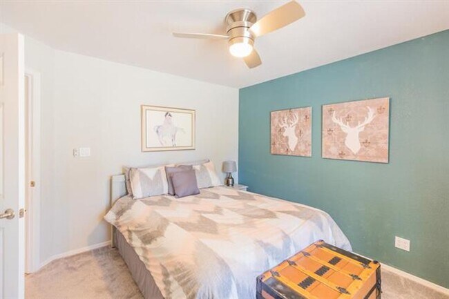 Photo - 2 Bedroom, 2 Bath Townhouse - Fully Furnis...