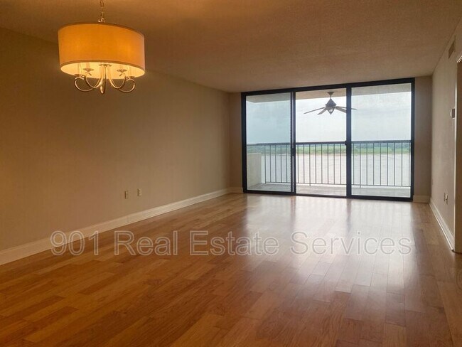 Photo - 200 Wagner Pl