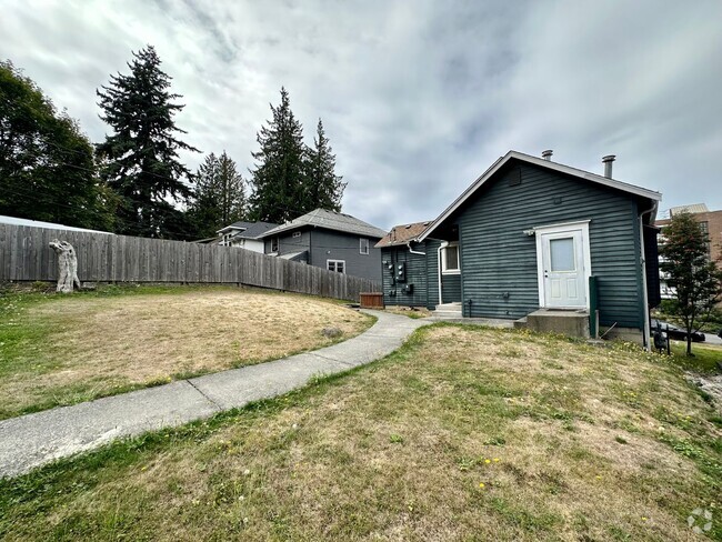 Building Photo - Duplex near WWU! 710/712 N. Garden St. Unit 712 Rental