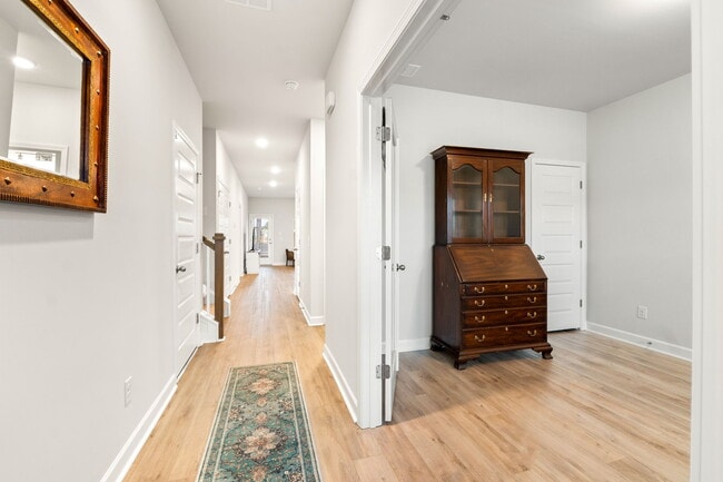 Photo - 825 Descartes St