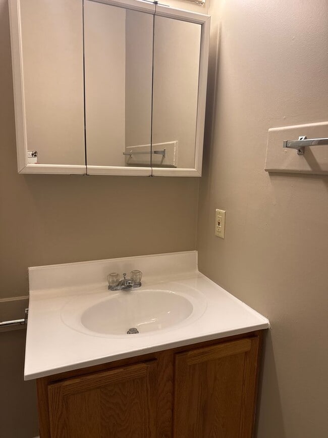 Photo - 3 bedroom 1 1/2 bath HISTORICAL FOUNTAIN SQUARE Unit 1527 Prospect 50% AMI